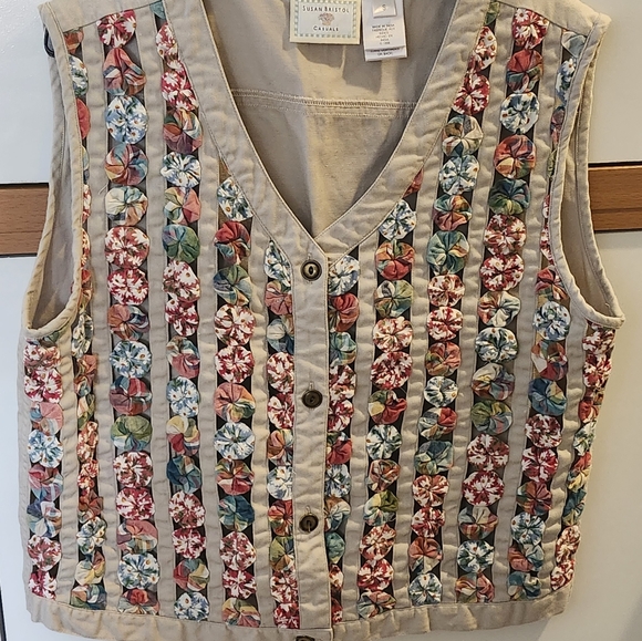 Gently used. VINTAGE Susan Bristol  Beautiful Flower Vest. Size Small. - Picture 2 of 9